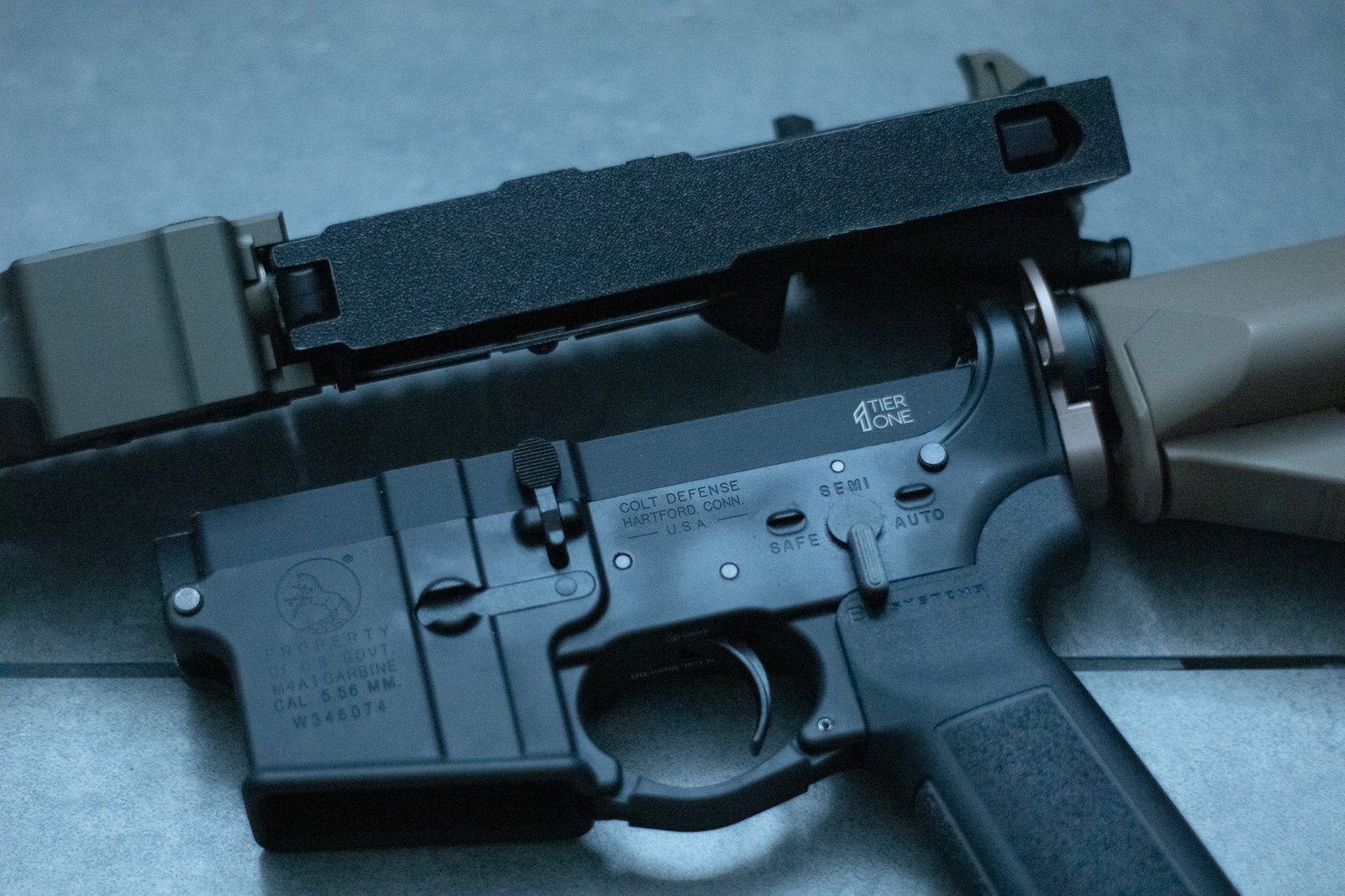 Detailaufnahme des Tokyo Marui MWS Staubschutzes mit Fokus auf Material und Kantenbearbeitung.