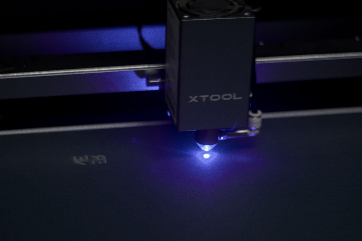 TIER1ONE Lasergravur – präzise Fertigung mit modernem Lasersystem