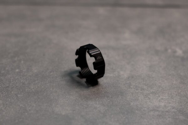 TIER1ONE Schlossnuss 1 Castle Nut in Schwarz – Frontansicht