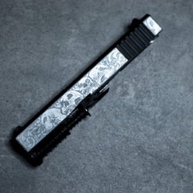 CNC-gefräste Aluminiumkomponenten in Real-Steel-Qualität mit Lasergravur und Cerakote Beschichtung von TIER1ONE – Made in Germany