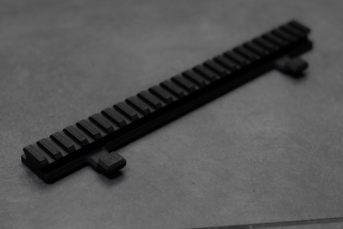 ArmoryRail 1913 magnetische Picatinny Rail von TIER1ONE für Waffenschrank Organisation